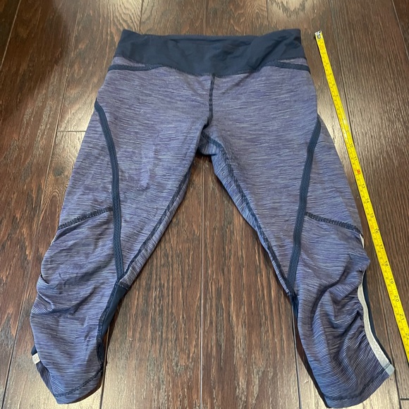 Lululemon Women  Pace Crop Capri Leggings Blue Stripe Reflective  Size 6 - Picture 3 of 7